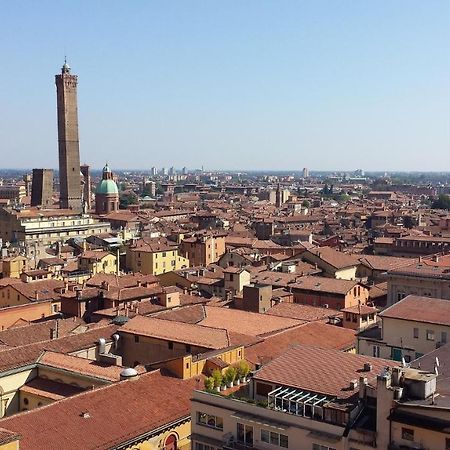 Historic Center - With 2 Single Beds Apartment Bologna Bagian luar foto
