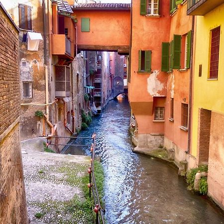 Historic Center - With 2 Single Beds Apartment Bologna Bagian luar foto