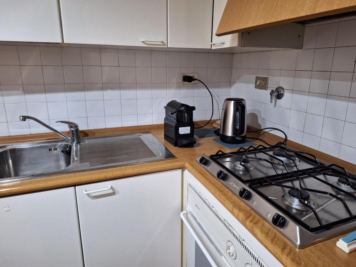 Historic Center - With 2 Single Beds Apartment Bologna Bagian luar foto