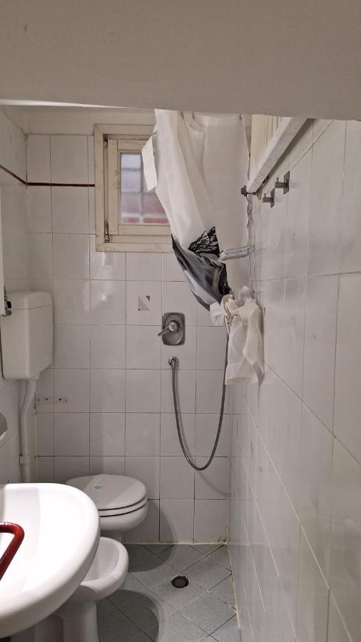 Historic Center - With 2 Single Beds Apartment Bologna Bagian luar foto