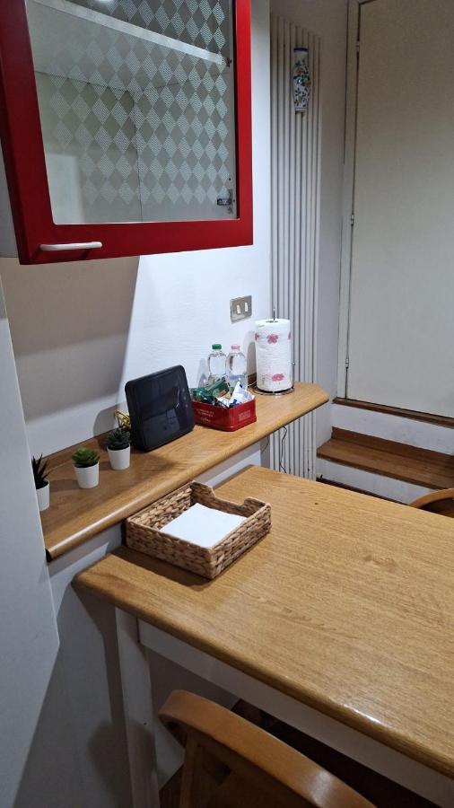 Historic Center - With 2 Single Beds Apartment Bologna Bagian luar foto