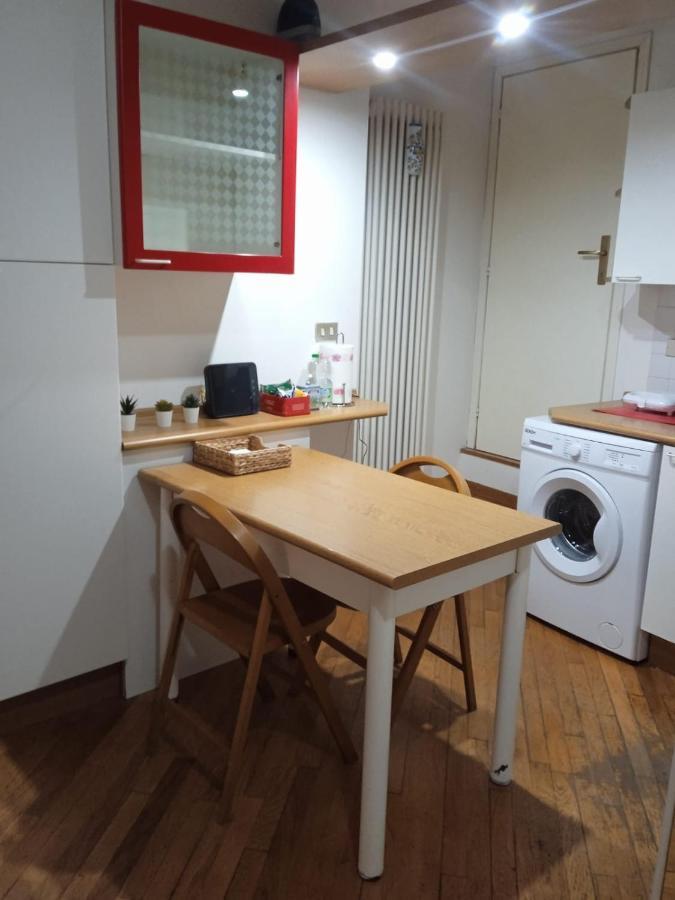 Historic Center - With 2 Single Beds Apartment Bologna Bagian luar foto