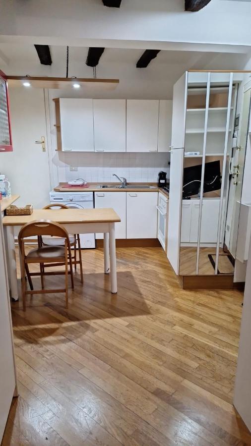Historic Center - With 2 Single Beds Apartment Bologna Bagian luar foto