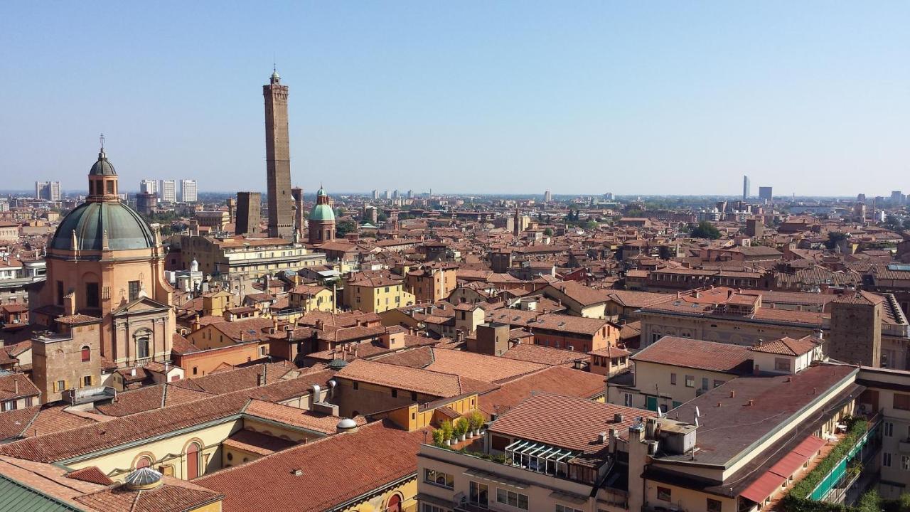 Historic Center - With 2 Single Beds Apartment Bologna Bagian luar foto