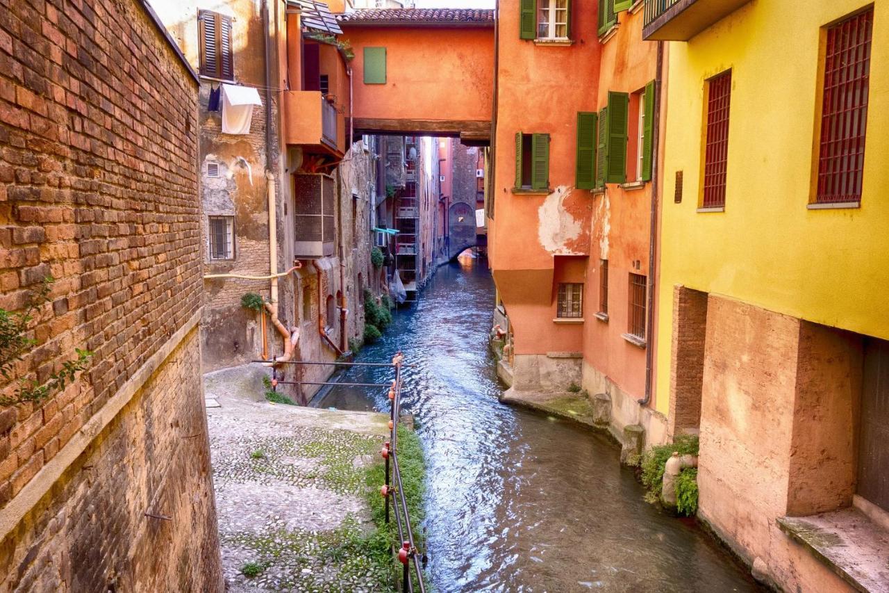 Historic Center - With 2 Single Beds Apartment Bologna Bagian luar foto